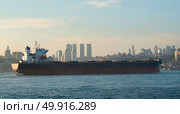 View on tanker in Bosphorus and cityscape of Istanbul, Turkey. Стоковое фото, агентство Ingram Publishing / Фотобанк Лори