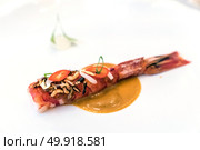 Curry Prawn on white dish. Стоковое фото, агентство Ingram Publishing / Фотобанк Лори