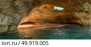 Benagil beach caves, Algarve, Portugal, sunny day. Стоковое фото, агентство Ingram Publishing / Фотобанк Лори