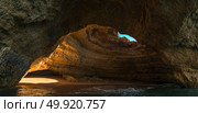 Benagil beach caves, Algarve, Portugal, sunny day. Стоковое фото, агентство Ingram Publishing / Фотобанк Лори