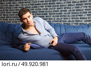 Stylish young brunet in suit. Стоковое фото, агентство Ingram Publishing / Фотобанк Лори
