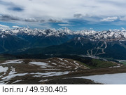 Снежные вершины гор. Стоковое фото, фотограф Андрей Конев / Фотобанк Лори
