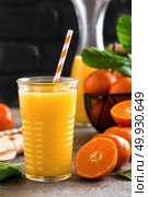 Mandarin orange juice. Refreshing summer drink. Fruit refreshment beverage. Стоковое фото, агентство Ingram Publishing / Фотобанк Лори