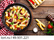 Minestrone soup. Vegetable soup with fresh tomato, celery, carrot, zucchini, onion, pepper, beans and pasta. Dish of italian cuisine. Стоковое фото, агентство Ingram Publishing / Фотобанк Лори