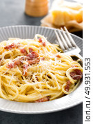 Carbonara pasta, spaghetti with pancetta, egg, hard parmesan cheese and cream sauce. Traditional italian cuisine. Pasta alla carbonara. Стоковое фото, агентство Ingram Publishing / Фотобанк Лори