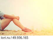 Woman sitting hugging knees with grief. Стоковое фото, агентство Ingram Publishing / Фотобанк Лори