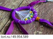 Dreamcatcher on a wood floor. Стоковое фото, агентство Ingram Publishing / Фотобанк Лори