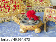 Traditional Balinese musical percussion instrument - brass xylophone Jegog with hammer, part of orchestra Gamelan. Arts, Music and culture of Bali and Indonesian people and asian travel backgrounds. Стоковое фото, агентство Ingram Publishing / Фотобанк Лори