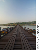 Longest wooden bridge in Thailand, at Sangkhlaburi, Kanchanaburi. Стоковое фото, агентство Ingram Publishing / Фотобанк Лори