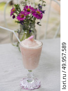 strawberry smoothy drink. Стоковое фото, агентство Ingram Publishing / Фотобанк Лори