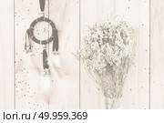 the dreamcatcher with vintage flowers, vintage filtered Images. Стоковое фото, агентство Ingram Publishing / Фотобанк Лори