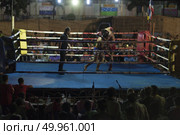 HUA HIN THAILAND- JANUARY 25 : Unidentified players in Muaythai " Muay Thai" on January 25 , 2016 at Khoa Kittisukato temple Hua Hin Thailand. Редакционное фото, агентство Ingram Publishing / Фотобанк Лори