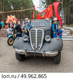 Автомобиль ГАЗ м1(Эмка) автомобиль сталинских репрессий и руководства СССР, на выставке ретро автотехники в городе Железногорске Красноярский Край. Редакционное фото, фотограф Анатолий Володин / Фотобанк Лори