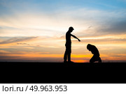 Silhouette of couple upset,man and women are quarrel in sunset t. Silhouette of couple upset,man and women are quarrel in sunset time. Стоковое фото, агентство Ingram Publishing / Фотобанк Лори
