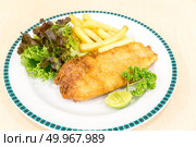 fish and chips with tartare sauce. Стоковое фото, агентство Ingram Publishing / Фотобанк Лори
