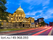Sunset dusk at Glasgow Mitchell Library public library in Glasgow Scotland UK. Стоковое фото, агентство Ingram Publishing / Фотобанк Лори