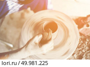 The woman’s hands close up, the masterful studio of ceramics works with clay on a potter’s wheel. Стоковое фото, агентство Ingram Publishing / Фотобанк Лори