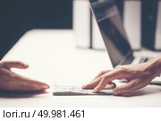 Close-up Of Person Hand Giving Money To Other Hand. Стоковое фото, агентство Ingram Publishing / Фотобанк Лори