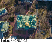 View from the top of the churchyard and St. Sophia’s Cathedral, surrounded by buildings and trees in Kiev city, Ukraine. Drone photo. St. Sophia’s Cathedral and buildings around it in Kyiv, Ukraine. Стоковое фото, агентство Ingram Publishing / Фотобанк Лори