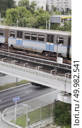 A metro train passes over the metro bridge over Rusakovskaya embankment. Russia. Moscow. 18.06.25. Редакционное видео, видеограф Ярославский Максим / Фотобанк Лори