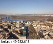 Aerial view district Podol, the Dnieper River and Trukhanov island on a sunny afternoon. St. Vladimir’s Cathedral church in the distance Kyiv, Ukraine. Drone photography. The Podol district and the Dnieper river are a sunny day. Kiev, Ukraine. Стоковое фото, агентство Ingram Publishing / Фотобанк Лори