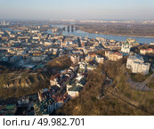 Aerial view from the drone, bird’s eye view to the Peizazhna alley, Vozdvizhenka, Podolsky bridge, St. Andrew’s Church, National Museum of Ukrainian History, Andreevsky descent.. A bird’s eye view, aerial view shooting from drone of the Podol district, oldest historical center of Kiev, Ukraine, the Dnieper River and the left bank of Dnieper. Стоковое фото, агентство Ingram Publishing / Фотобанк Лори