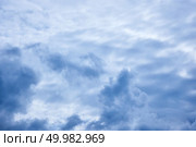 Gray sky, Thunderclouds over horizon. sky with gray clouds. Стоковое фото, агентство Ingram Publishing / Фотобанк Лори