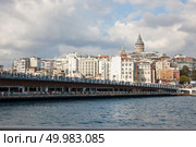 Turkey, Istanbul. A view of the Galata Bridge and the Galata Tower and a beautiful cloudy sky. A view of the Galata Bridge and the Galata Tower. Стоковое фото, агентство Ingram Publishing / Фотобанк Лори