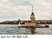 Maiden Tower, in Istanbul, Turkey on a cloudy day. Maiden’s Tower, Kiz Kulesi in istanbul,Turkey. Стоковое фото, агентство Ingram Publishing / Фотобанк Лори