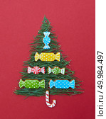 Christmas card with fir-tree needles and sweets of Christmas cookies. Postcard Happy New Year.. Christmas card with fir-tree needles and sweets of  cookies. Стоковое фото, агентство Ingram Publishing / Фотобанк Лори