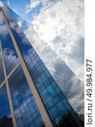 Modern smoked glass office building against a blue cloudy sky.. Modern Architecture Corporate Business Buildings. Стоковое фото, агентство Ingram Publishing / Фотобанк Лори