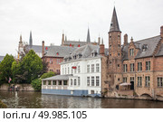 canal with a beautiful reflection in the love’s lake of town Bruges.. Scenic cityscape with medieval houses and canal in Bruges, Belgium. Стоковое фото, агентство Ingram Publishing / Фотобанк Лори