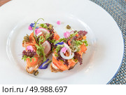 Canapes with smoked salmon and vegetable. Стоковое фото, агентство Ingram Publishing / Фотобанк Лори