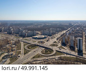 Kiev, Ukraine - April 7, 2018: aerial view roadway system in Kyiv, Odessa junction, with lots of cars on a sunny day. Drone photography. Kiev, Ukraine - April 7, 2018: aerial view roadway system in Kyiv. There are many cars on the roads. Редакционное фото, агентство Ingram Publishing / Фотобанк Лори