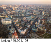 Ministry of Internal Affairs, Sofievskaya Tower and the square, St. Michael’s Cathedral, the city center and Vladimirsky Proyezd in the city of Kyiv, Ukraine. Photo by drone. Ministry of Internal Affairs, Sofievskaya square and St. Michael’s Cathedral, the city center and Vladimirsky Proyezd in the city of Kyiv. Стоковое фото, агентство Ingram Publishing / Фотобанк Лори