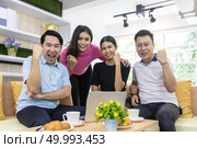 Freelance team celebrate thier success in cafe meeting. Стоковое фото, агентство Ingram Publishing / Фотобанк Лори