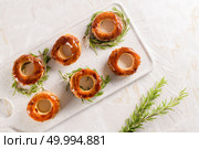 Typical Portuguese pastry Glorias, tender puff pastry topped with handmade caramel candy and special sugar syrup. Стоковое фото, агентство Ingram Publishing / Фотобанк Лори