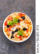 Minestrone, italian vegetarian soup with pasta and vegetables. Стоковое фото, агентство Ingram Publishing / Фотобанк Лори