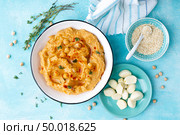 Hummus with chickpea and tahini, delicious and healthy protein vegan and vegetarian food, top view, flat lay. Стоковое фото, агентство Ingram Publishing / Фотобанк Лори