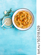 Hummus with chickpea and tahini, delicious and healthy protein vegan and vegetarian food, top view, flat lay. Стоковое фото, агентство Ingram Publishing / Фотобанк Лори