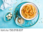 Hummus with chickpea and tahini, delicious and healthy protein vegan and vegetarian food, top view, flat lay. Стоковое фото, агентство Ingram Publishing / Фотобанк Лори
