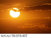 Big sun on the sunset. . Стоковое фото, агентство Ingram Publishing / Фотобанк Лори