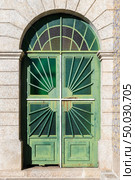 Door of church in Pacos de Ferreira, Portugal. Стоковое фото, агентство Ingram Publishing / Фотобанк Лори