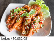 Tiger prawn spicy salad, thai sefood groumet cuisine. Стоковое фото, агентство Ingram Publishing / Фотобанк Лори