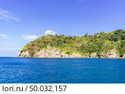 Tropical white sand beach at snoekel point from speed boat at andaman sea indian ocean Myanmar and Thailand. Стоковое фото, агентство Ingram Publishing / Фотобанк Лори