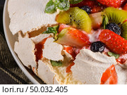 Pavlova cake with fresh blueberries, strawberries and kiwi. Стоковое фото, агентство Ingram Publishing / Фотобанк Лори
