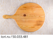 Top view of wooden cutting board on a gray marble background with space for text. Стоковое фото, агентство Ingram Publishing / Фотобанк Лори