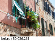 Upper circle or balcony represented in one of Venetian buildings in Italy. Beautiful and gorgeous traditional house.. Venetian buildings in Italy. Стоковое фото, агентство Ingram Publishing / Фотобанк Лори