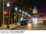 US Capitol Building at sunset along street in Washington, DC, USA. Стоковое фото, агентство Ingram Publishing / Фотобанк Лори