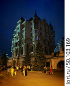 Дом ТСЖ Дворцовая набережная. Редакционное фото, фотограф Максим Гулячик / Фотобанк Лори
